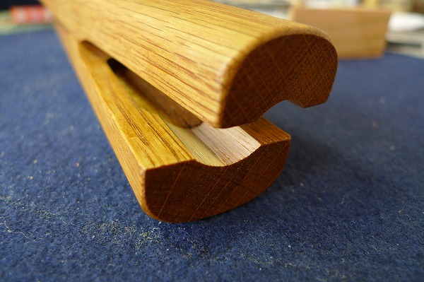 印材を挟む部分の局面を緩やかに加工