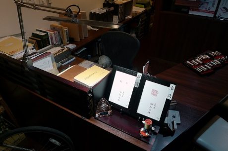 デスクライトを照明代わりに