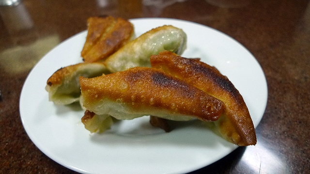 皮が厚い餃子の馬渡の焼き餃子