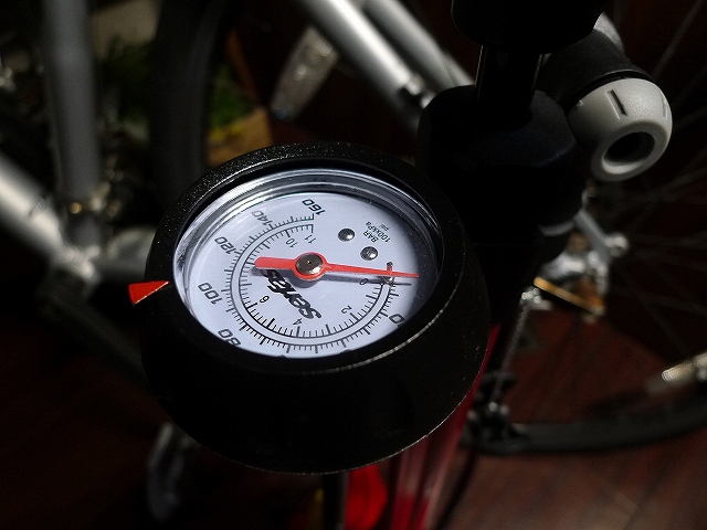 空気入れポンプの空気圧計