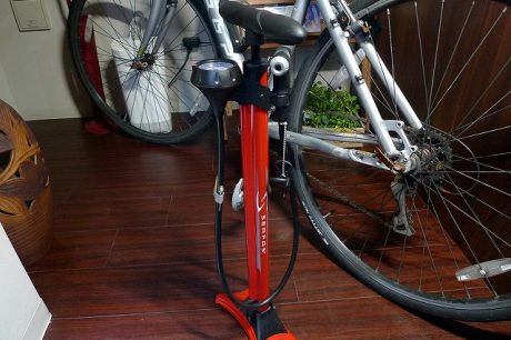 自転車の空気入れポンプ