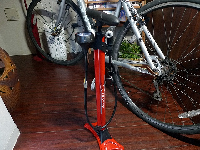 自転車の空気入れポンプ