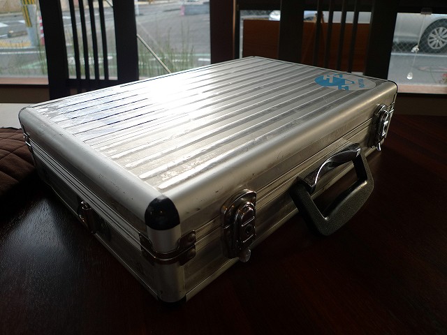 道具を入れるアタッシュケース