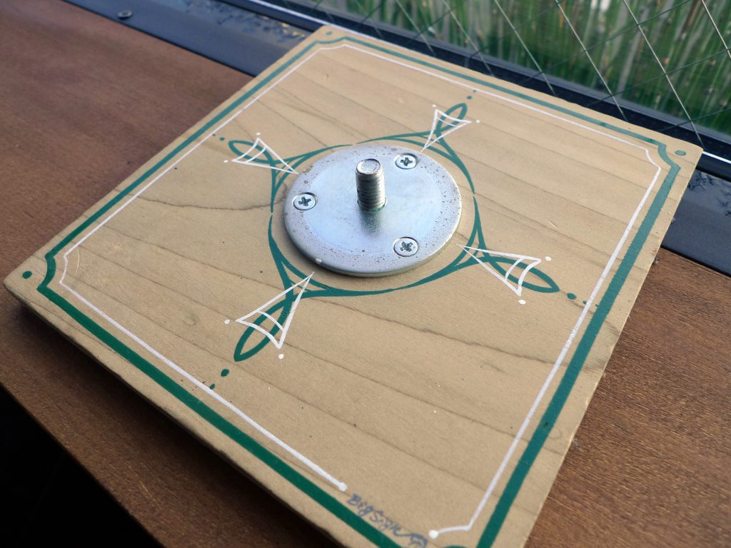 台座にピンストライプ