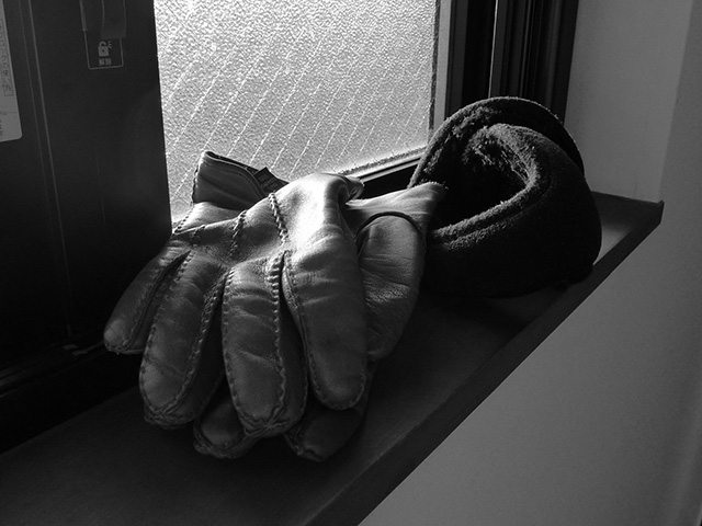 耳あてと、皮手袋