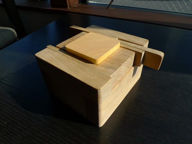 御朱印の製作に使う篆刻台