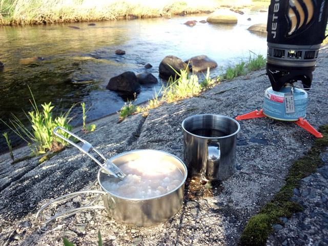 お湯を沸かして朝飯