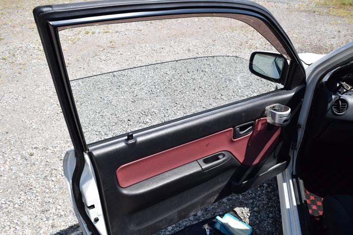 窓ガラスを修理