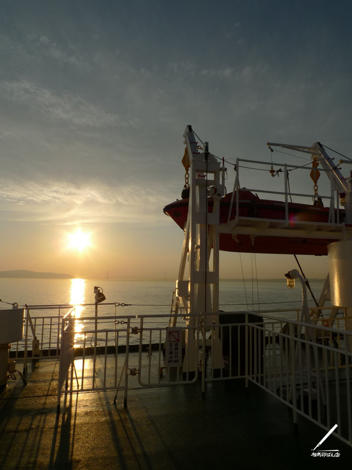 夕焼けの甲板