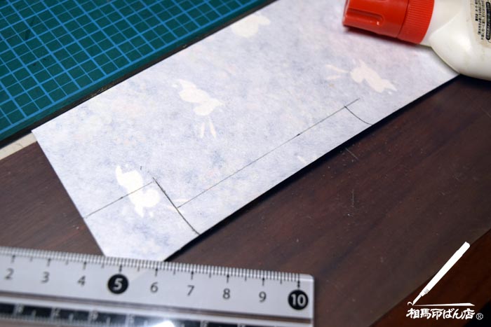 貼る紙の裏に図面を書く