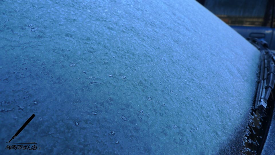 窓ガラスが凍る