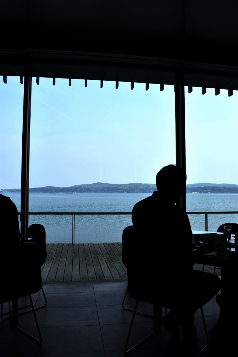 海が展望できるお洒落な辻口博啓のカフェ。石川県