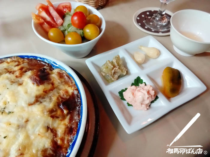 焼カレーとサラダ