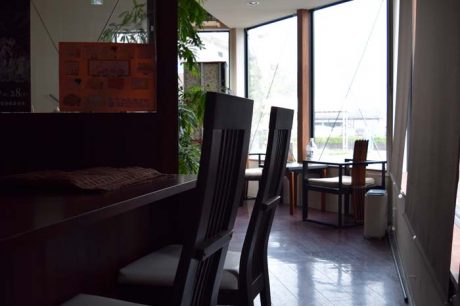 お盆休みの店内