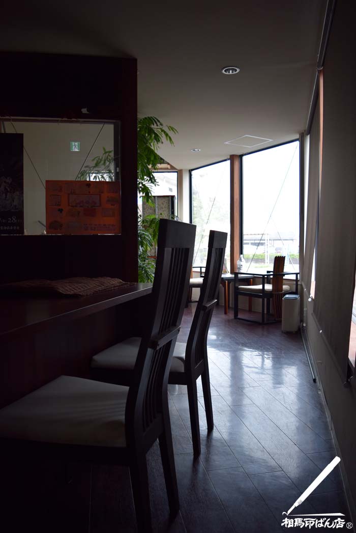 お盆休みの店内