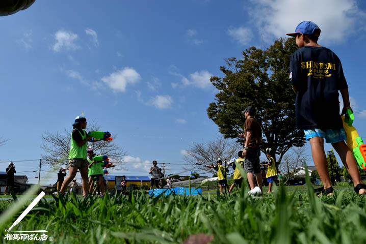 新富町ルピナスモール開催の水鉄砲大会