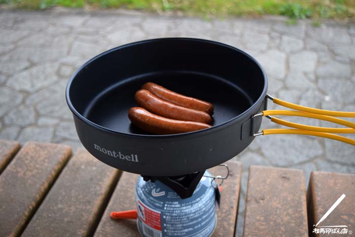 ジェットボイルに五徳を付けてフライパンで調理。