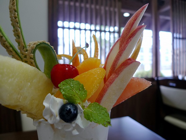 高鍋町にある津久見屋果実店のフルーツパフェ