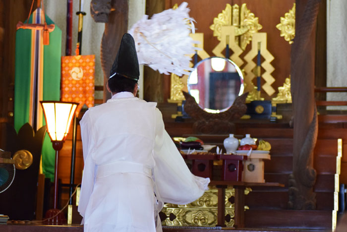 宮崎市、宮崎八幡宮で不要になった判子を供養しました。