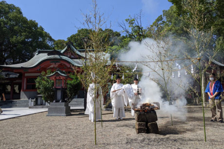 宮崎市の宮崎八幡宮で不要になった印鑑の供養を行いました。