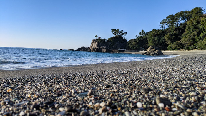朝、高知市の桂浜を散策