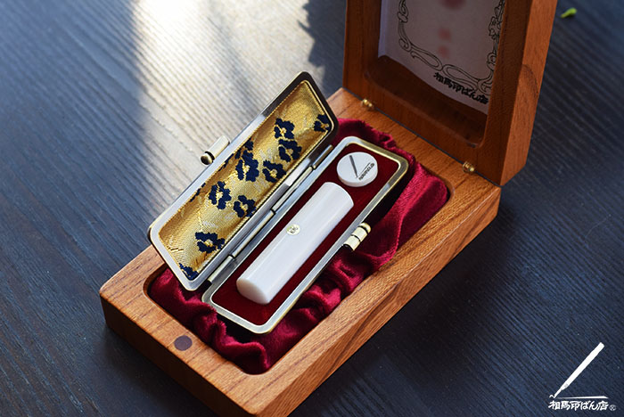 当店オリジナルの印鑑を納める木箱